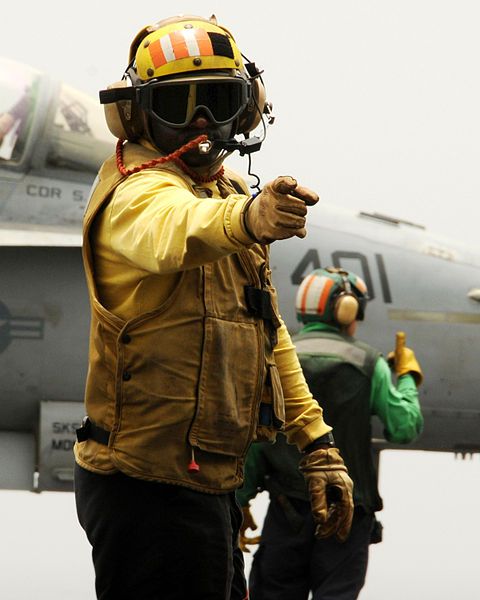 Choosing the Right Fabrics for Saudi Aviation Uniforms: Balancing Durability and Climate Comfort