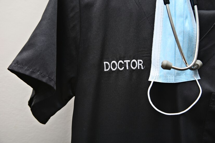 Lab Coats: Material Choices and Safety Standards for Saudi Laboratories