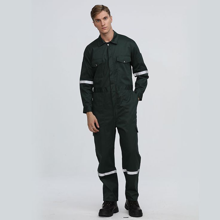 Choosing the Right Workwear for Saudi Arabia's Industrial Sector: Safety First