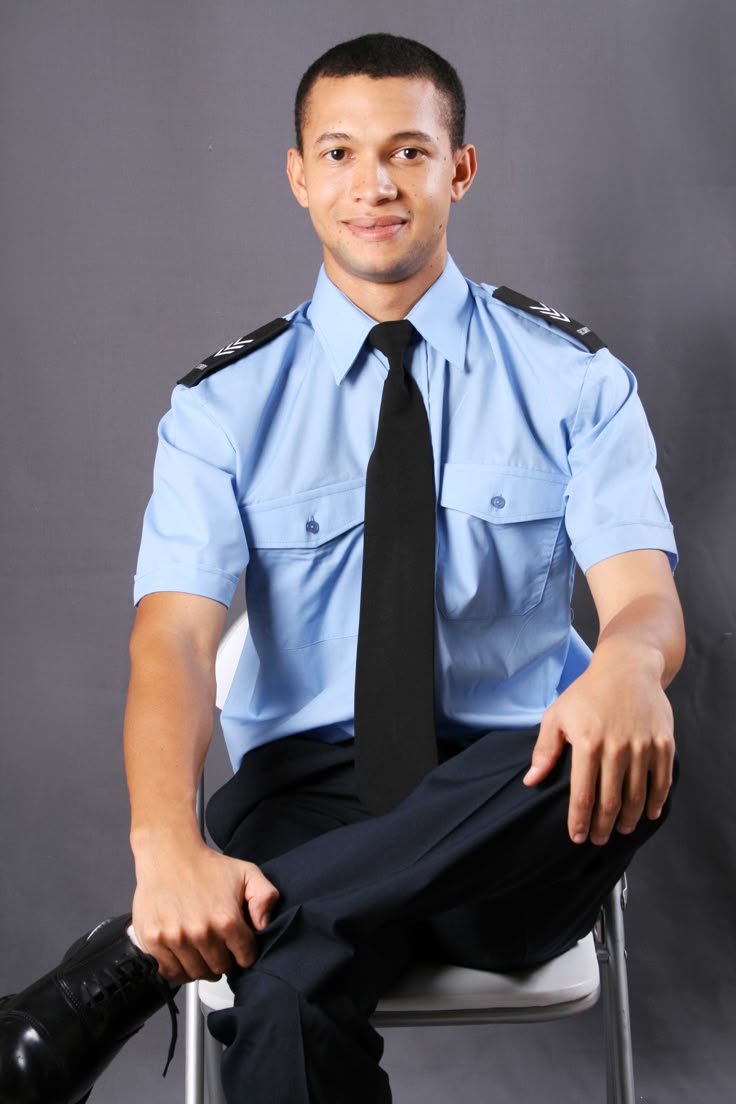 Sourcing Durable Hardware: Buttons, Zippers, and Buckles for Security Wear